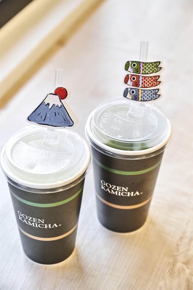 淡水店独家限定，只要点任1饮品，即送上有祝福寓意的鲤鱼旗、富士山吸管套。（御前上茶提供／吴娮翎台北传真）