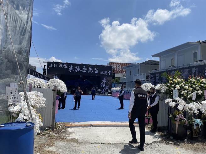 台中知名红酒商、绰号「象董」的朱振岳本月5日离世，下午将举办告别式，现场场面盛大。(民眾提供)