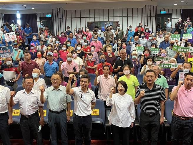 绿营屏东首场好政说明会，民代、公职力挺前瞻计画。(锺佳滨提供)