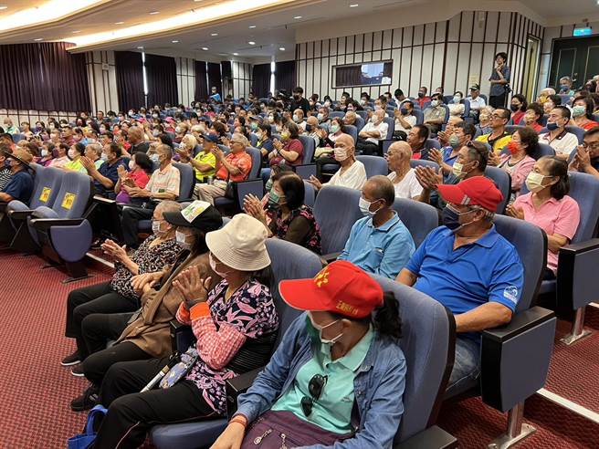 绿营屏东首场好政说明会，民代、公职力挺前瞻计画。(锺佳滨提供)
