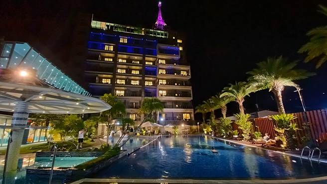 可乐旅游将经营触角延伸到饭店业，旗下首家酒店品牌「承万尊爵渡假酒店」，座落南投埔里。(陈韵萍摄)