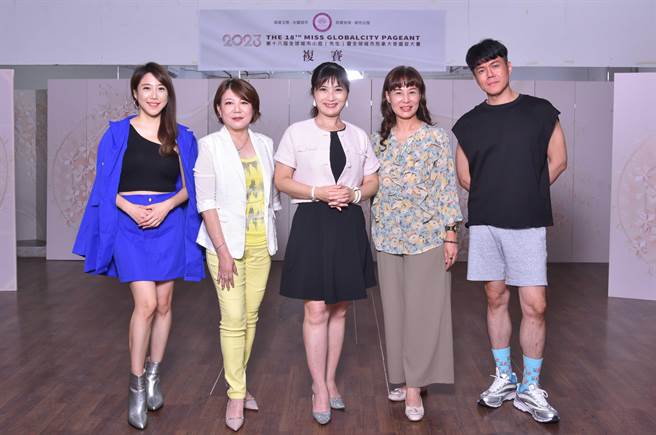 艺人佩佩(左一)是复赛评审委员代表之一。（全球城市选拔协会提供）