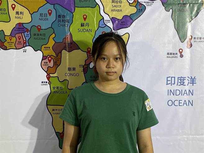 台中市立向上国中学生朱涔綝以「e画时代」作品获奖。（林志成摄）