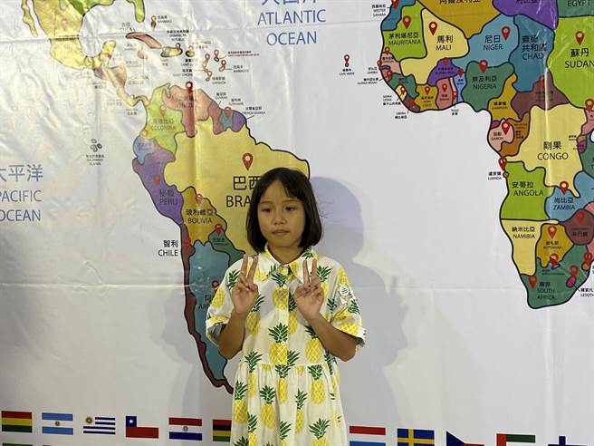 台东县卑南乡利嘉国小二年级的高黎亚以「好吃的大薯条」作品获奖。（林志成摄）