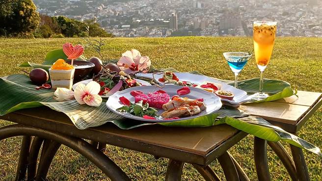 「梦翼私厨」位于埔里虎啸山庄飞行伞基地旁，旅人可一边享用创意料理，一边俯瞰埔里景致。(陈韵萍摄)