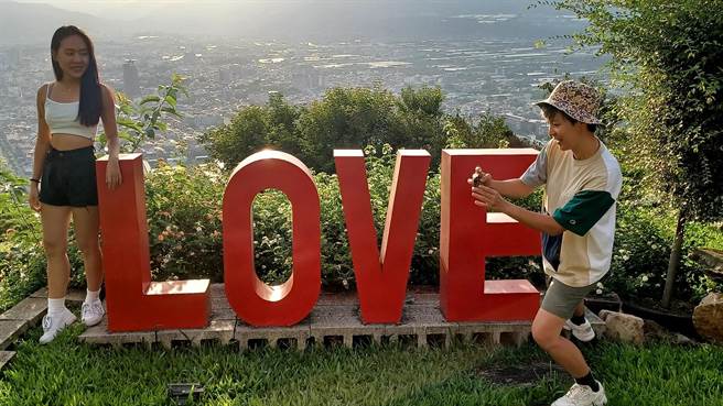 体验型的深度旅游兴起，旅人到访景点可用更多时间体验在地人文风情。(陈韵萍摄)