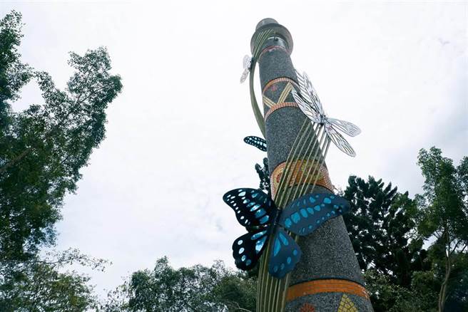 埔里虎头山有台湾地理中心碑，是地方指标景点，吸引不少旅客造访拍照打卡。(日管处提供)