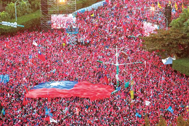 80％韓粉歸隊了嗎？圖為挺韓造勢現場。(圖/本報系資料照)