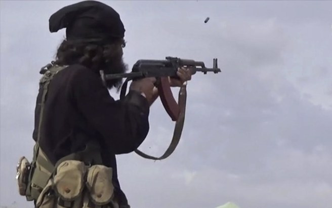 ISIS用重型武器和火箭推进榴弹打击袭击叙利亚政府车队，造成严重伤亡。(图/美联社)