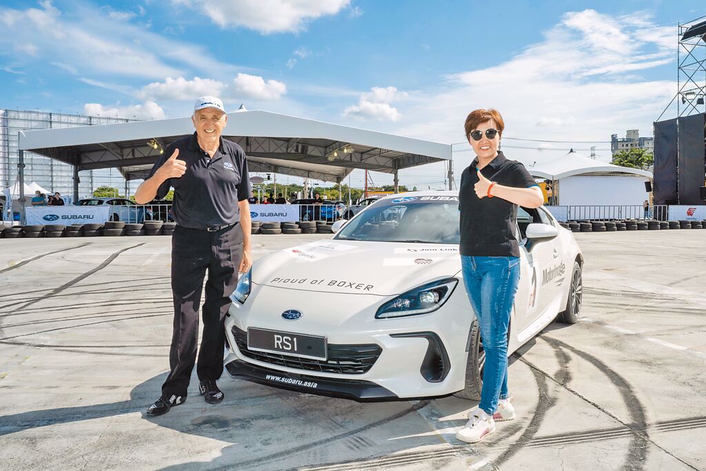 台灣意美汽車董事總經理方淑霞（右）與Russ Swift共同揭開「2023 SUBARU品牌日活動」序幕。（台灣意美汽車提供）