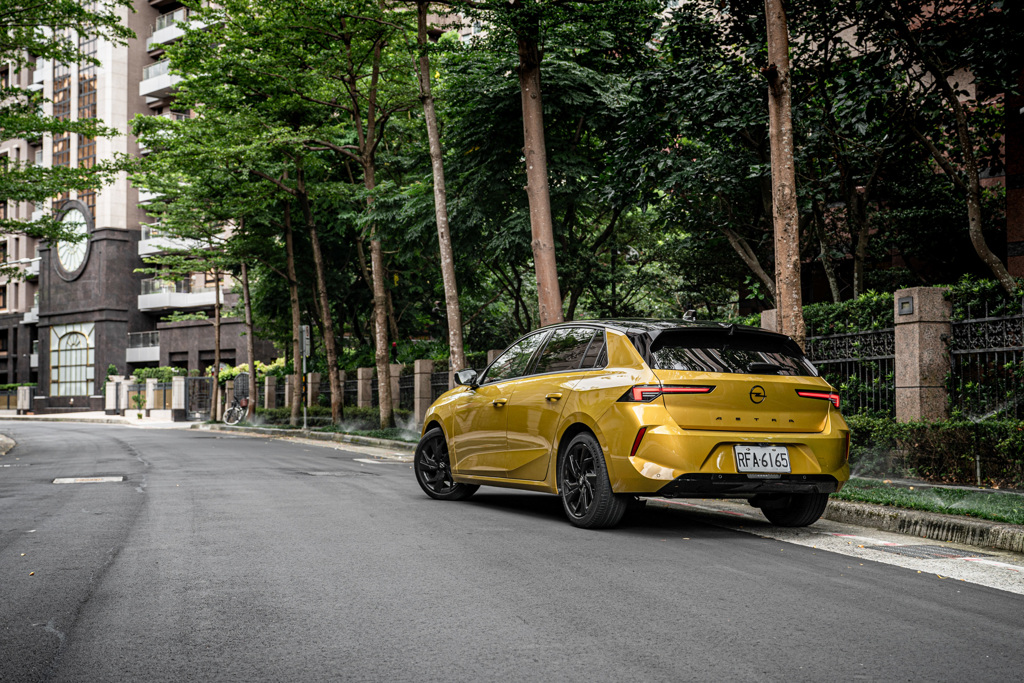 Opel Astra 目前於國內採總計三種編成販售，售價為 117.9 萬起。
