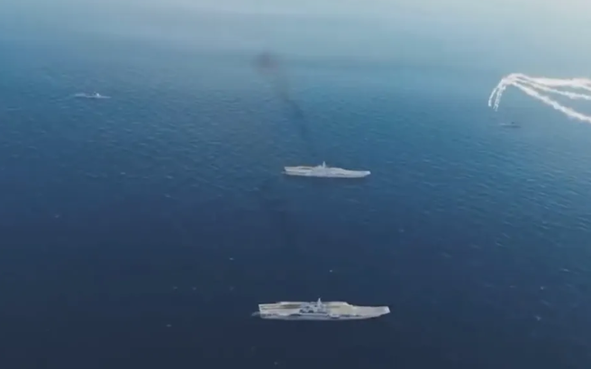 韓國視頻中KF-21戰機以超音速反艦導彈攻擊中國雙航母的想像畫面。（圖／騰訊網）