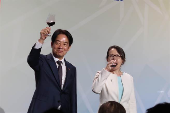 萧美琴：感谢美国政府依副总统惯例做了最好的接待及妥适安排。曾薏苹摄