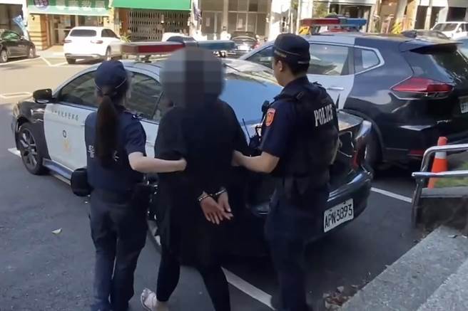 竹东分局逮获诈骗富家女的黄姓女车手，依诈欺罪嫌移送检方侦办。（竹东分局提供／罗浚滨新竹传真）
