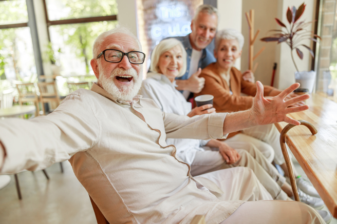 隨著年齡增長，身體的老化通常伴隨著認知功能衰退，但科學家發現有一群人，年齡已屆80歲，但記憶力卻和2、30歲的人一樣好，甚至還更敏銳。（示意圖／Shutterstock）