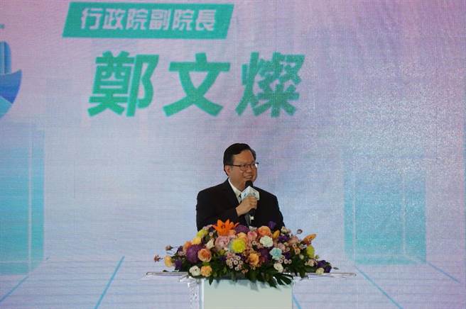 針對網紅「館長」陳之漢痛批，台電虧損是因發展綠電，行政院副院長鄭文燦今（14）日怒駁，並非發展綠電造成虧損，而是主要是國際燃油、煤炭價格都高漲，有的漲了2、3倍。（柯宗緯攝）