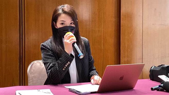 高虹安今天中午舉行記者會大為喊冤，抨擊檢察官完全不採用有利於她的證據，直指是草率起訴，她給予嚴厲譴責。（陳育賢攝）