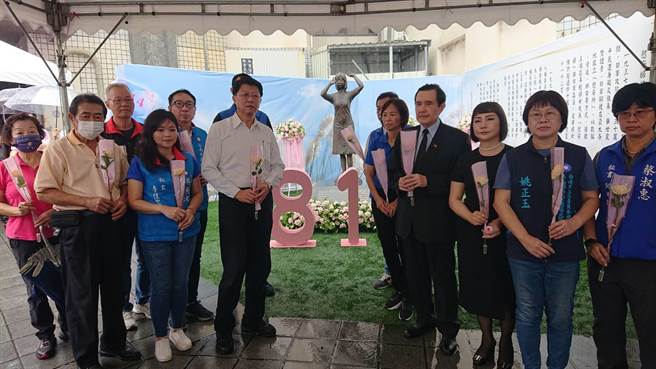 前总统马英九（右四）14日出席慰安妇追思会。（程炳璋摄）