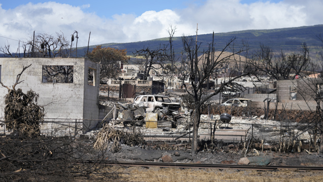 毛伊岛西部至少有2200栋建筑受损或损毁，几乎全都是住宅。(图/美联社)