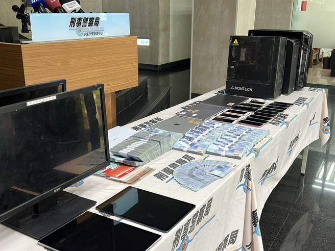 刑事局中打破获以吴姓男子为首的诈骗集团，查扣虚拟货币泰达币、波场币及现金30万元、笔电、手机等赃证物。(林欣仪摄)