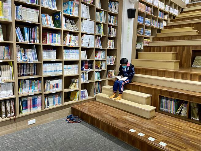 宜兰县政府遭讽一再强调「穷不能穷教育」，如今却出现经费不足的窘境。（吴佩蓉摄）