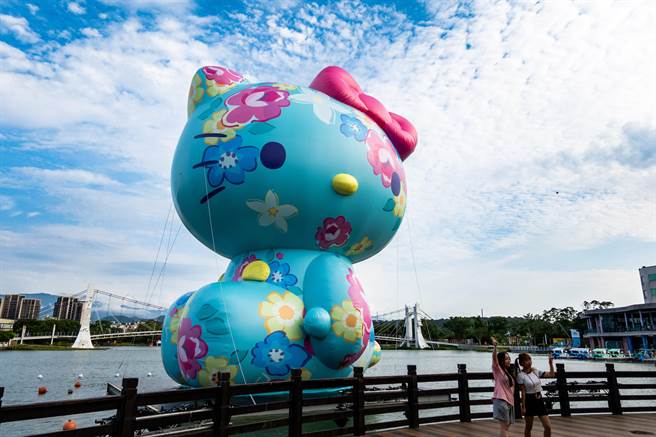 「Hello Kitty来作客」未消气前模样可爱，文化局表示工作团队将尽快修復恢復展览。（吕筱蝉摄）