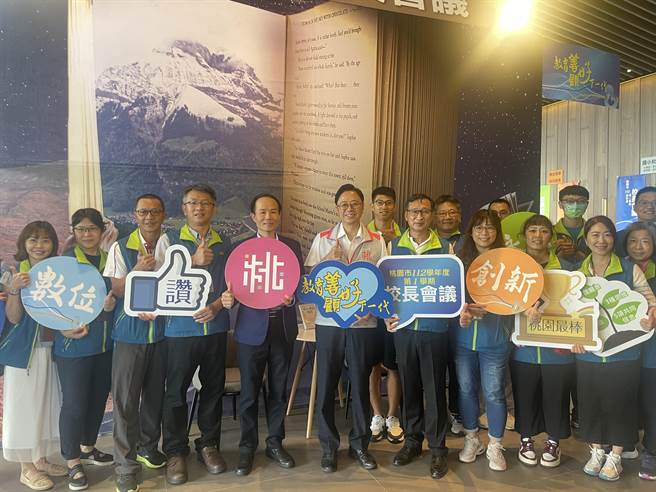 張善政赴校長會議，盼攜手校長、老師們培養桃市傑出下一代。（呂筱蟬攝）