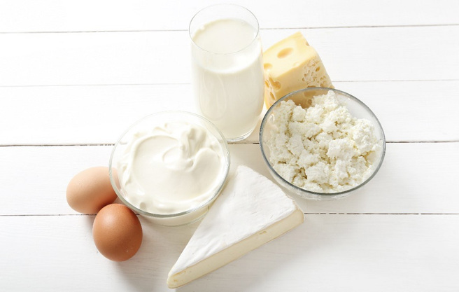 以天然克菲尔粒、乳原料制作的克菲尔，发酵过程中，若未产生酒精之前饮用，就符合清真食品标准。（图／太阳星科技提供）