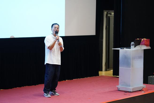 高市图邀请人气作家角子疗癒在爱情中受伤的男男女女（图片来源：高雄市文化局提供）
