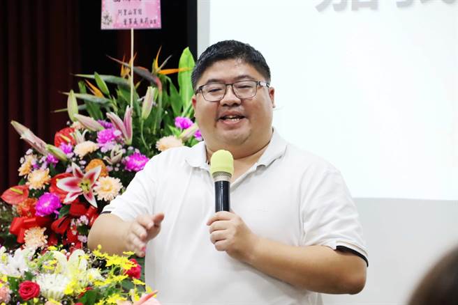 农业部林业及自然保育署嘉义分署，今好日子举行揭牌仪式，立委蔡易余也到场同贺、勉励。（吕妍庭摄）