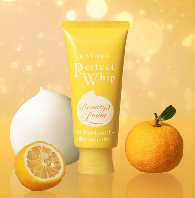 Senka专科超微米毛孔净化洁顏乳换上亮黄色包装，视觉满分。（Senka专科提供／黄唯淯台北传真）