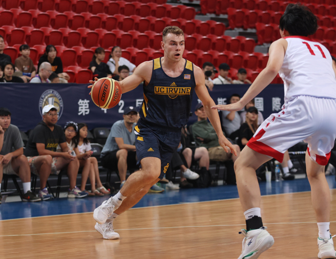 美国队布库斯全场进帐12分。（中华篮协提供）