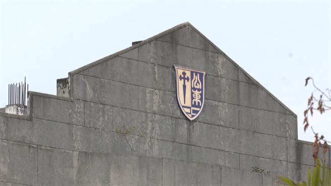 「公东高工」被誉为国内技职教育的摇篮，因财务危机，遭教育部列为专案辅导学校，限期2年改善。（萧嘉蕙摄）