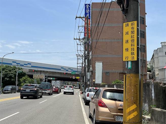 桃园市近年积极建置科技执法设备，包括固定式照相设备、路口多功能科技执法设备、租赁式科技执法及区间测速系统等，总计有312处。（蔡依珍摄）