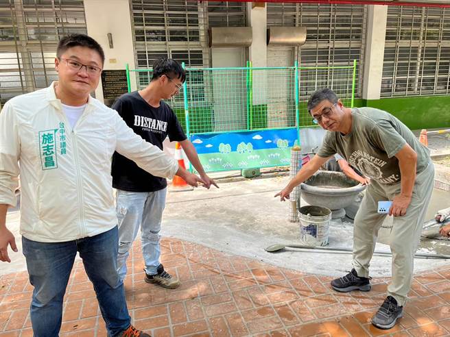 文昌国小希望之翼广场改善工程，预计8月下旬完工。（陈淑娥摄）