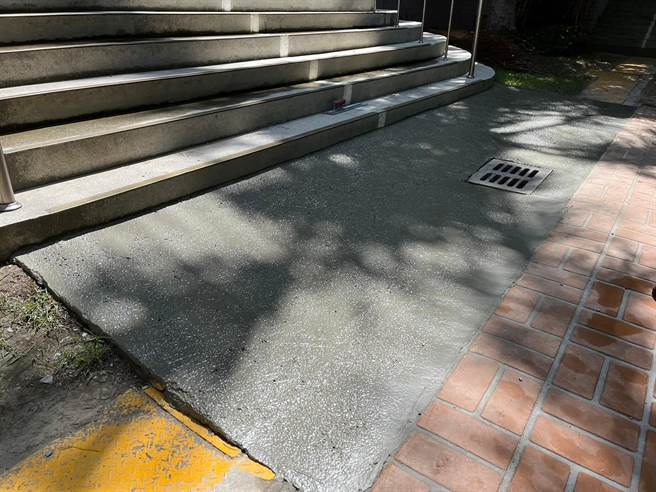 文昌国小希望之翼广场改善工程，预计8月下旬完工。（陈淑娥摄）