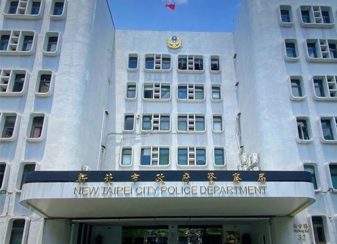 新北市警察局表示，为了捍卫第一线同仁的执勤安全，支持员警正确、合法使用警铐。警方提供