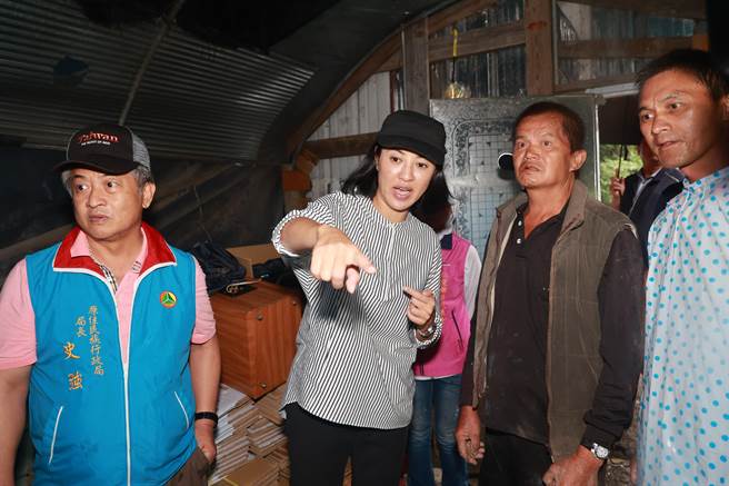 南投縣長許淑華關心都達、德鹿谷部落居民，了解居民需求。（南投縣政府提供／楊靜茹南投傳真）