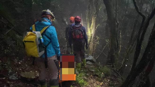 连日大雨，路途多处坍方，加上霞山支线要克服多处乾溪沟及各种狭窄地形，导致救援困难。（嘉义县消防局提供∕吕妍庭嘉义传真）