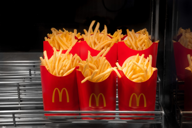 麦当劳连5人点「薯条不加盐」，引起网友讨论。（图／shutterstock）
