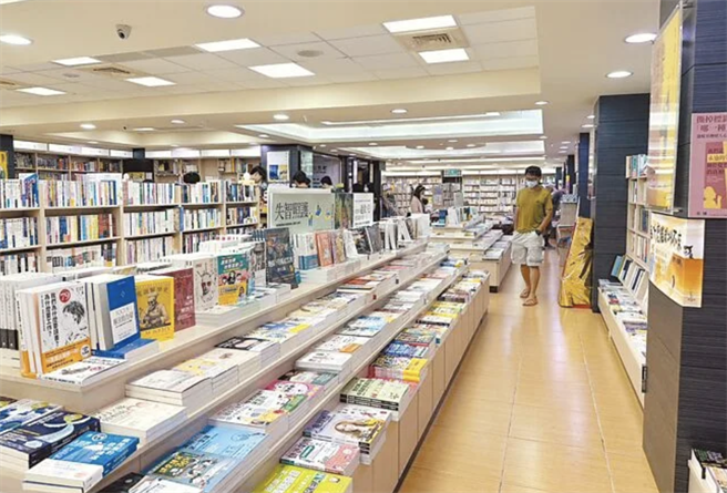 政大书城花莲店座落花莲高商对面街口的商业建物3楼，2011年开始营业，是在地人泡在书海的好去处。（本报资料照片）