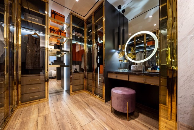 「泓瑞绿雅图」主卧规划空间宽敞得更衣间。(泓瑞绿雅图提供)