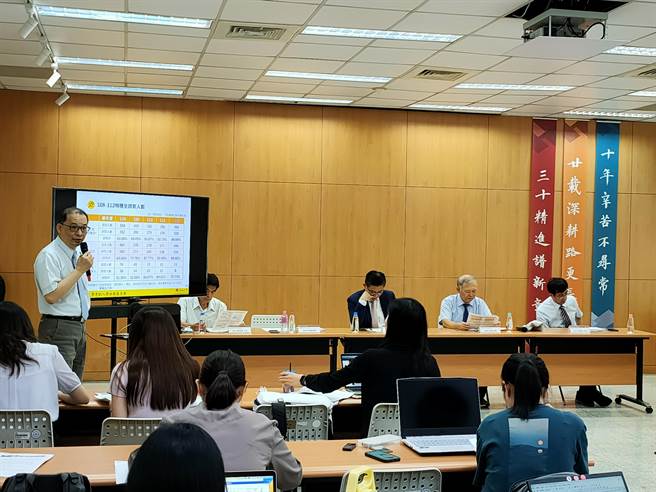 大学考试入学分发委员会今（15）日上午举行记者会，说明112学年度大学分发入学录取结果。（李侑珊摄）