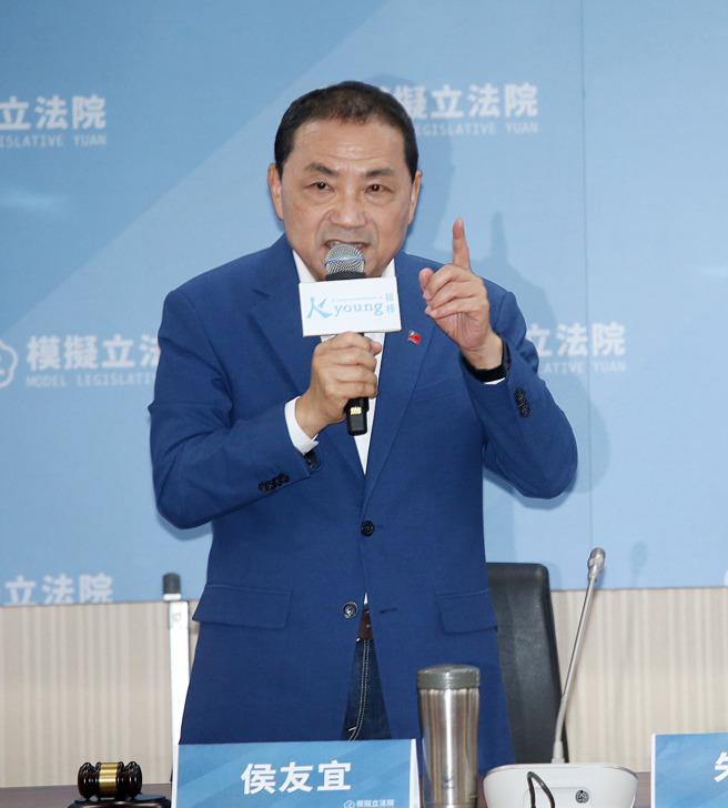 國民黨總統參選人侯友宜15日前往立法院出席「2023模擬立法院」活動並致詞。（姚志平攝）