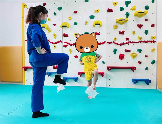 醫師表示，2至6歲是兒童足弓的發育期，也是功能性扁平足的黃金治療期。（台北醫院提供）