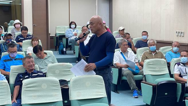 飽受台11線塞車之苦的東海岸居民盼加路蘭部落能「將心比心」，同意新闢東44線計畫。（蕭嘉蕙攝）