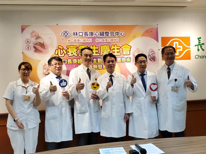 林口长庚医院心臟内外科医疗团队。右起谢宜璋医师、陈绍纬医师、吴俊德副院长、叶集孝医师、张其任医师、简莉娜护理个案管理师。(图/长庚医院提供)