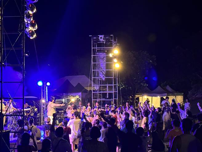 由东管处主办的东海岸月光海音乐会每场次都吸引超过千观眾前往。（蔡旻妤摄）
