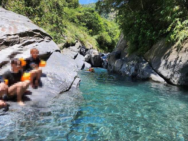 台东卑南乡戏水秘境「桑树溪」爆红，但上游深潭危险性高，加上通讯信号不良，近1周已发生2起救援不及的溺毙意外。（台东县消防局提供／萧嘉蕙台东传真）