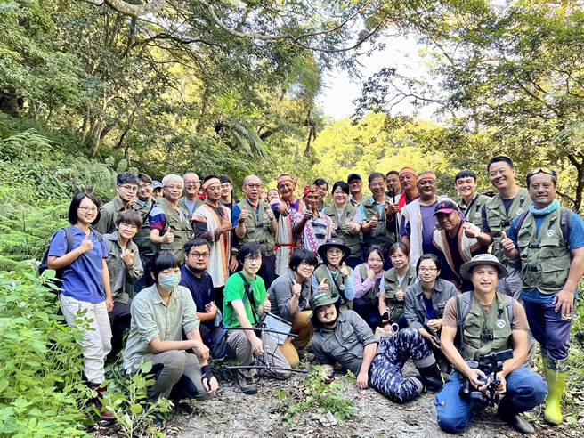 錦屏黑熊野放全體工作人員大合照。（林業及自然保育署台東分署提供／蔡旻妤台東傳真）